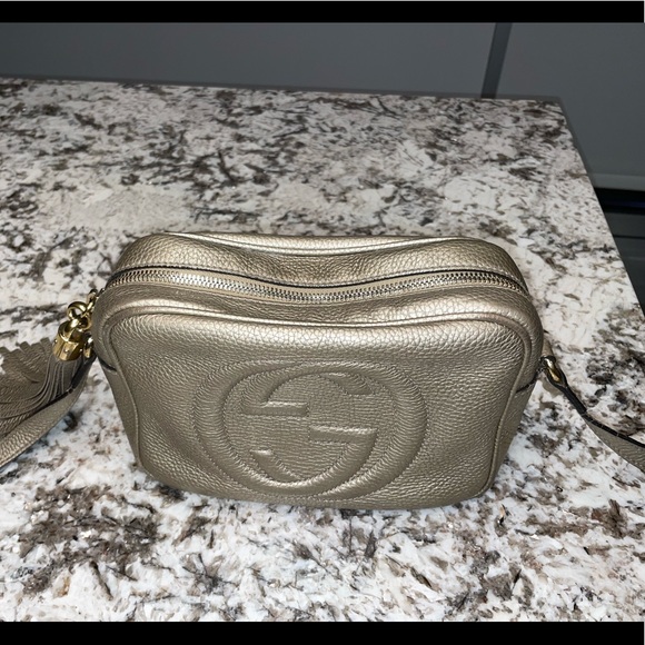 Gucci - Soho Small leather Disco Bag in Gold - Picture 3 of 4